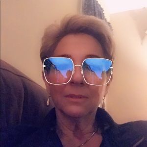 Meet your Posher, Christine